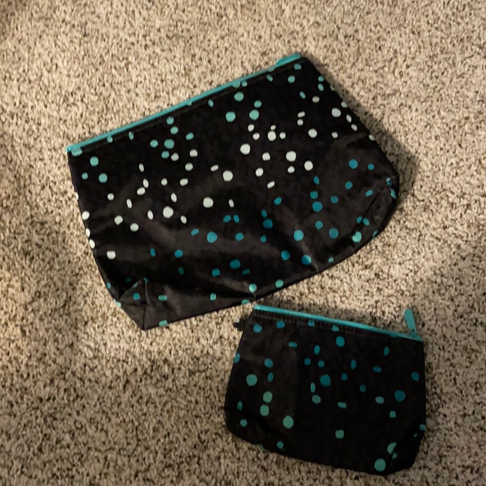 Thirty one thermal pouches